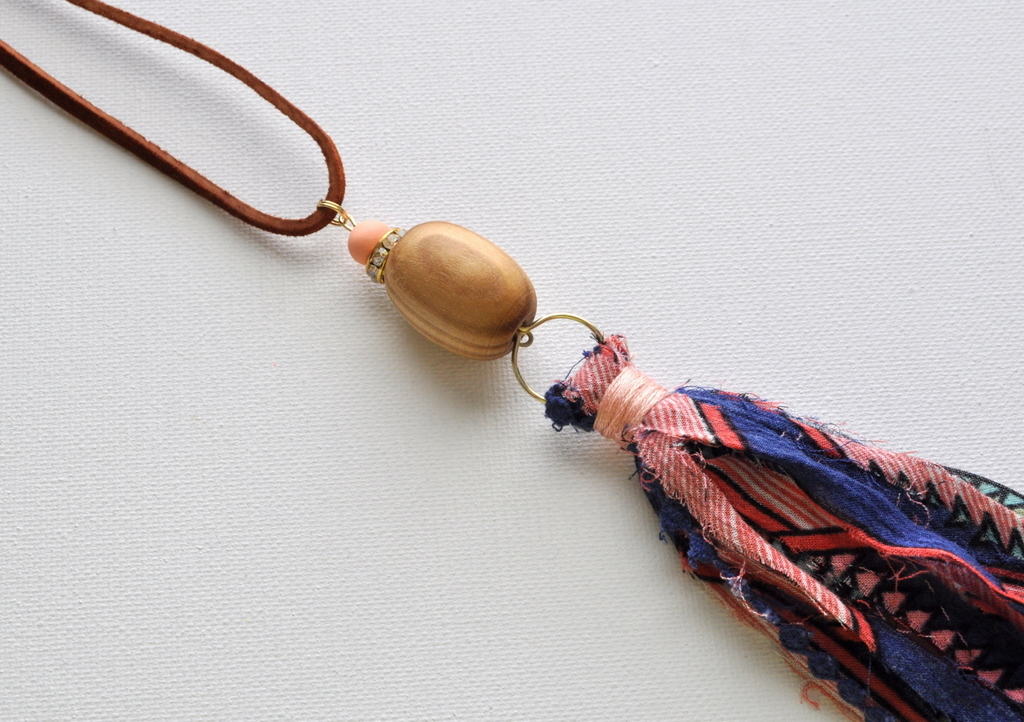 how to make a tassel necklace