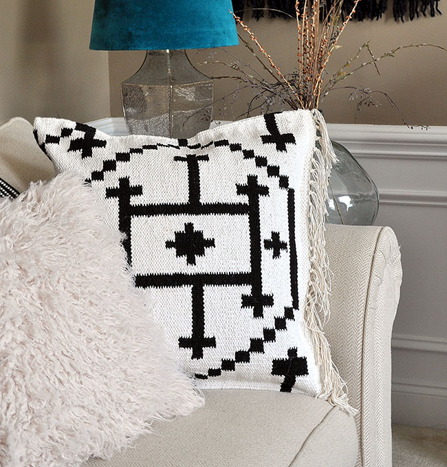 DIY Pillow: Rug Pillow with Tassels