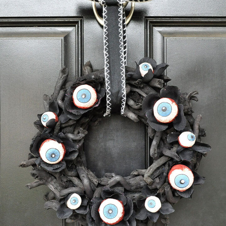 Image for Easy Creepy Halloween Eyeball Wreath