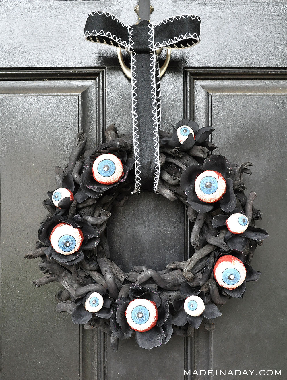 DIY Eyeball Halloween Door Cover