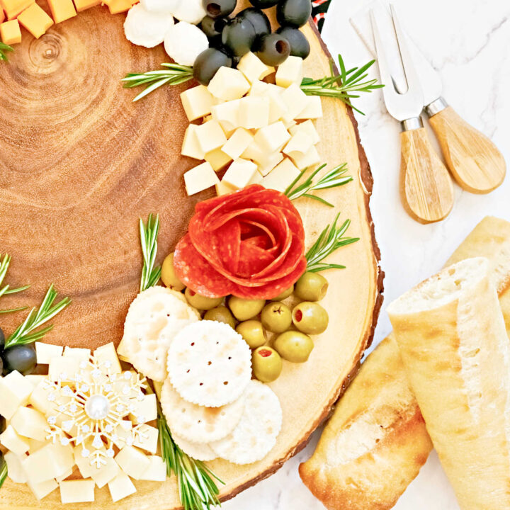 Image for EASY Christmas Wreath Cheese Board Charcuterie