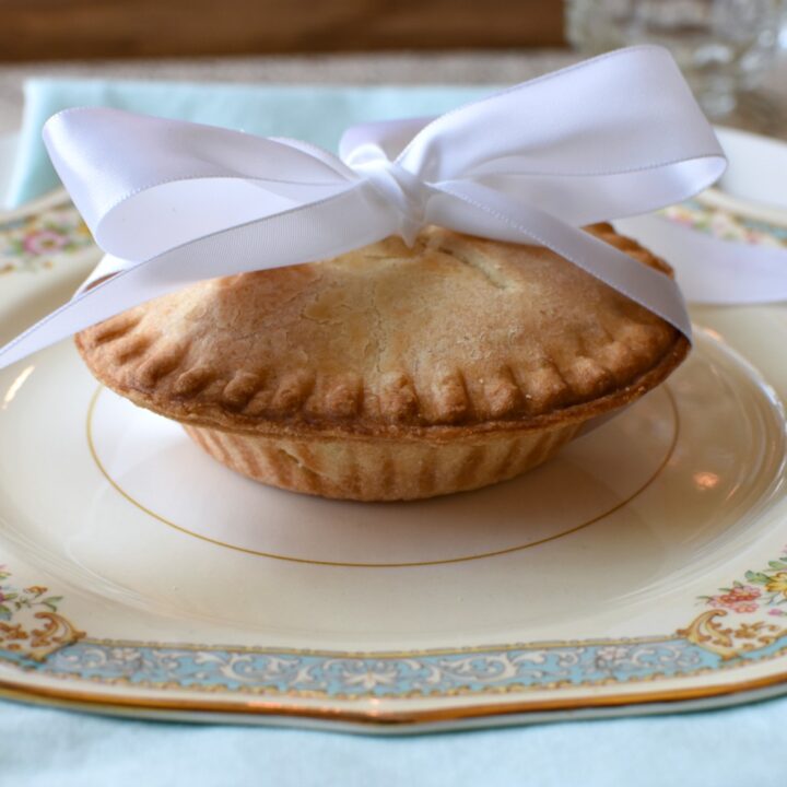 Image for Soft and Lovely Easter Tablescape