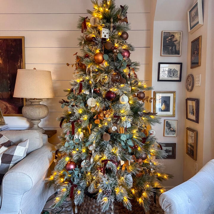 Image for 10 Classic Christmas Decor Staples That Never Go Out of Style