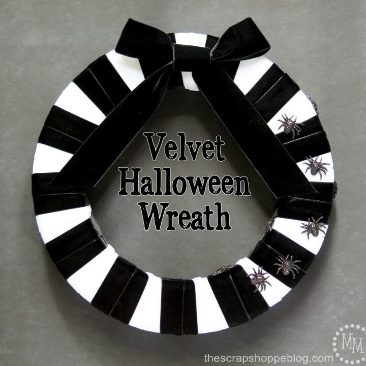 Image for Black & White Halloween Wreath